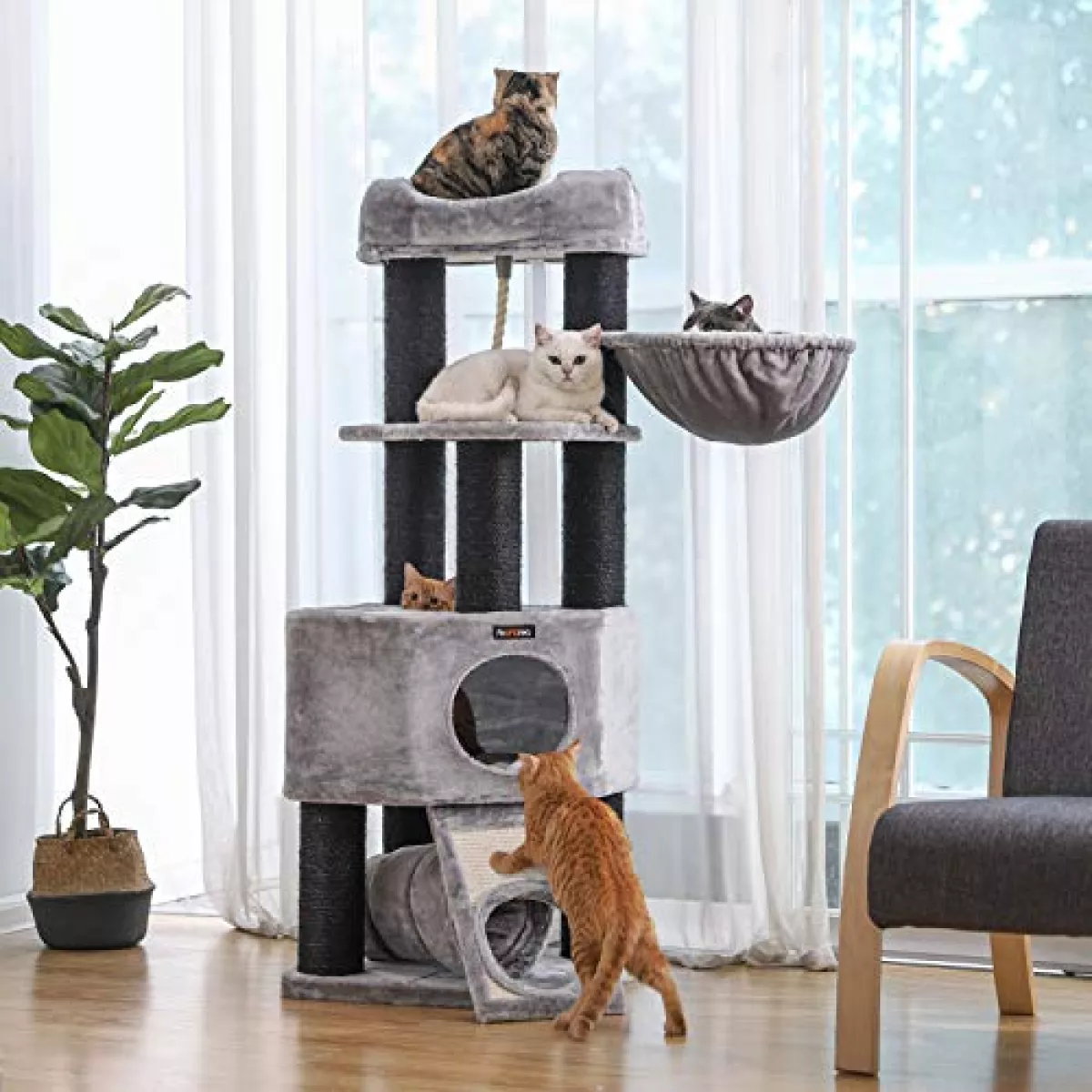 #3 - Stort Kattetræ Med Fluffy Udsigtsplatform, Liggepladser Og Hyggeligt Huletårn