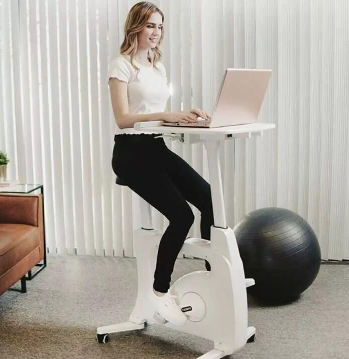 #3 - Fitness Skrivebord - DeskBike kontorcykel F209DT - Motion Under Arbejdet