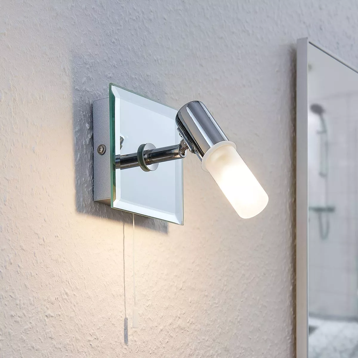 #1 - Væglampe Zela, badeværelseslampe med trækafbryder