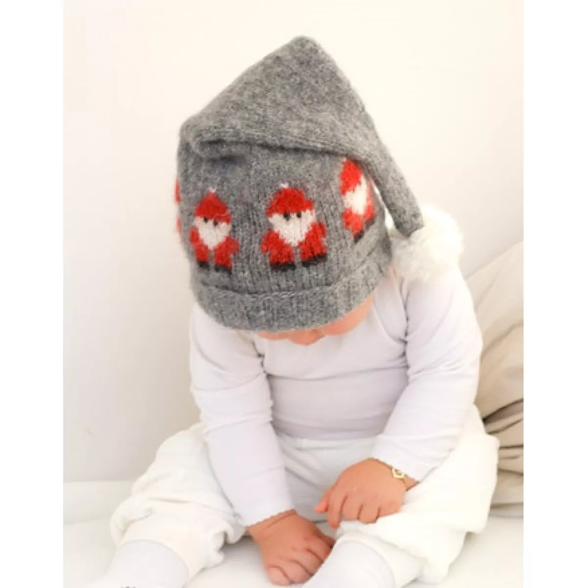 #2 - Merry Santas Hat by DROPS Design - Baby Julehue Strikkeopskrift str. 0 - 0/1 mdr