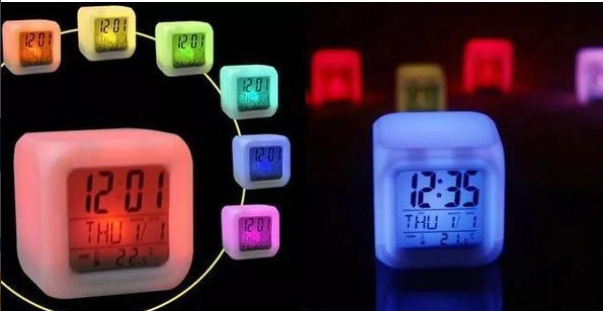 #1 - LED vækkeur med flot farveskift i mellem 7 forskellige farver.