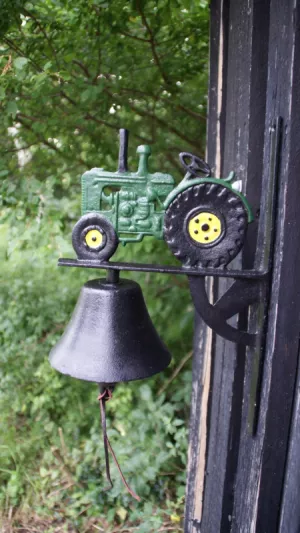 2: Udendørs dørklokke i støbejern, grøn traktor