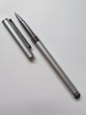 5: iPad / iPhone stylus pen med integreret kuglepen. Silver.