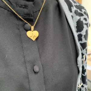 2: Hjerte halskæde i guldtone