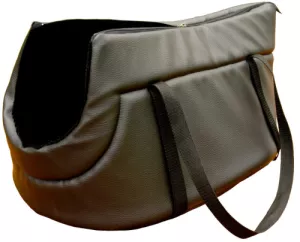 7: Transporttaske i sort læderlook