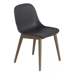 6: Muuto Fiber Side Chair stol med træben Black/Stained dark brown